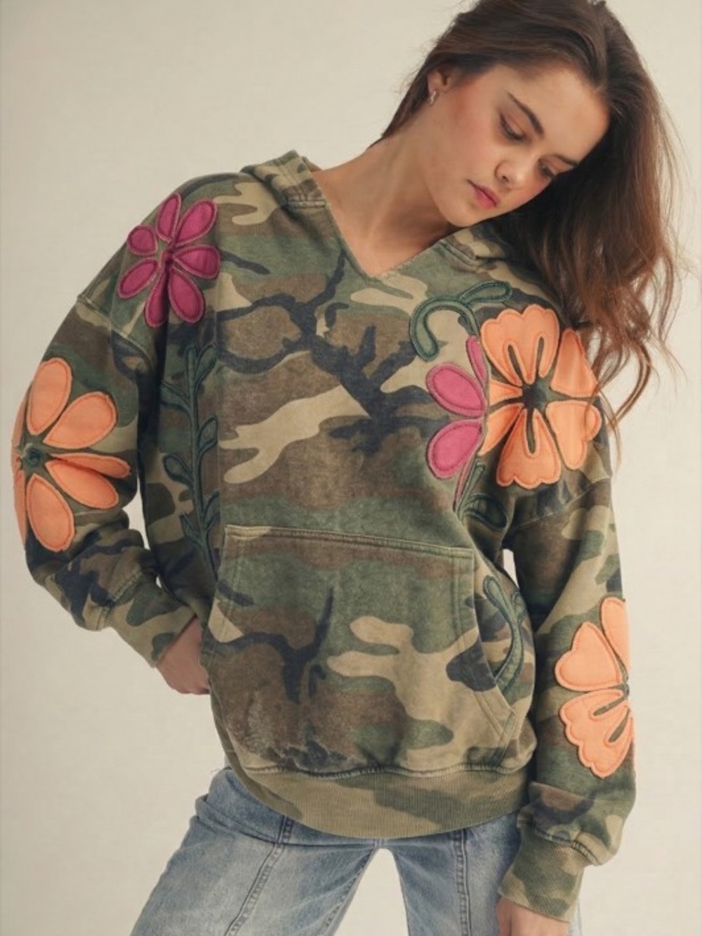 ARRIVES 11/5 LOVLOV VINTAGE CAMO ARTISAN BLOOM PATCH
HEARTS OVERSIZED HOODIE